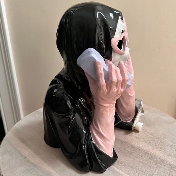 Ghoulish Ghost Face Scream Girl Phone Light Up Halloween Decor NWT Viral 2025 - Picture 7 of 12